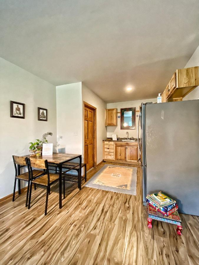 Giriraja Ashraya Apartamento Moundsville Exterior foto