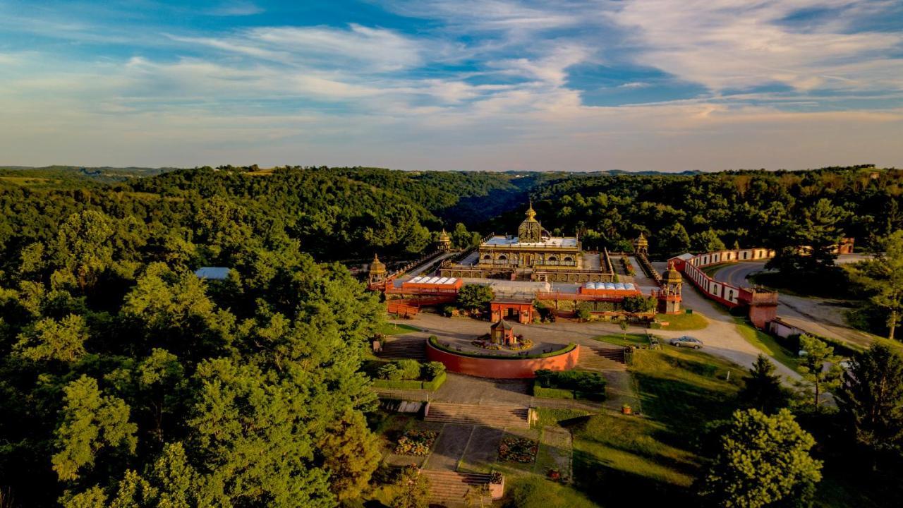 Giriraja Ashraya Apartamento Moundsville Exterior foto